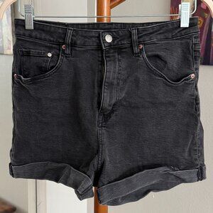 H&M - Cuffed Ultra High-Waist Denim Mom Shorts in Black